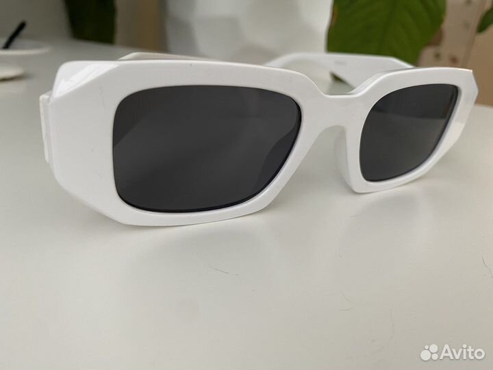 Очки женские новые (черные и белые)