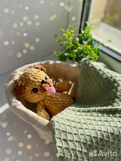 Вязаная игрушка собака, мопс