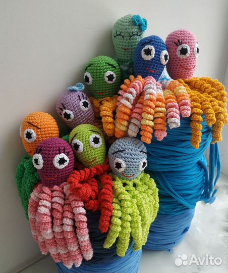 Вязаная Игрушка комфортер осьминожка малышу