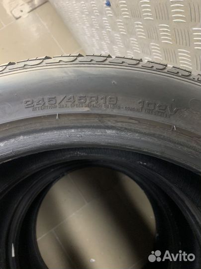 Goodyear UltraGrip 8 Performance 245/45 R19 102V