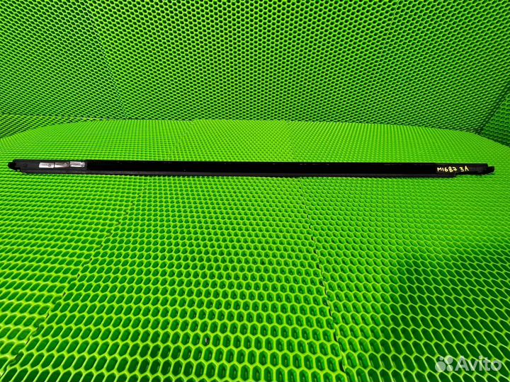 Молдинг стекла двери задний левый Volkswagen