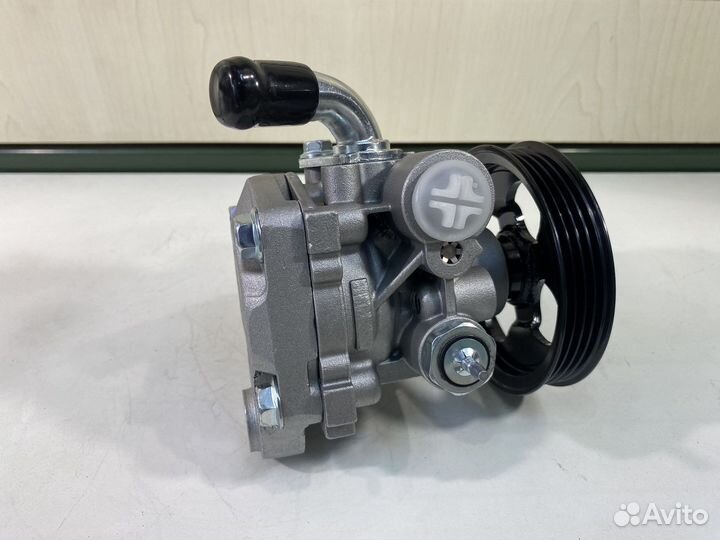 Насос гидроусилителя Mitsubishi Pajero / Montero