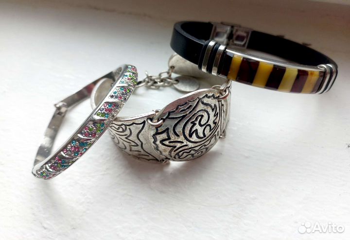 Женские браслеты