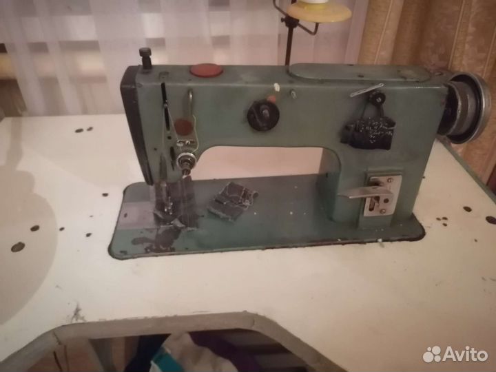 Машина швейная 1022 М