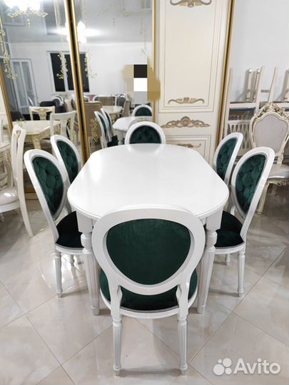 Кухонный стол и стулья