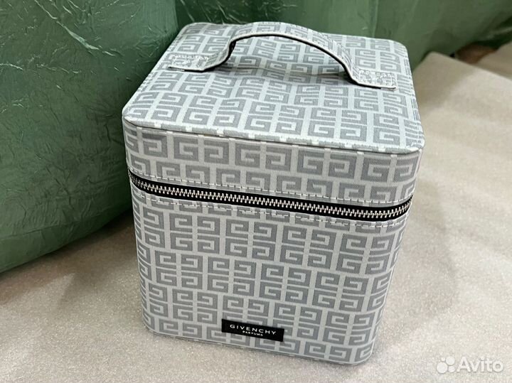 Кейс для косметики Givenchy