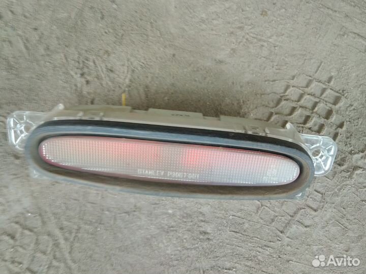 Стоп сигнал, фонарь на Mazda 3 Bk седан
