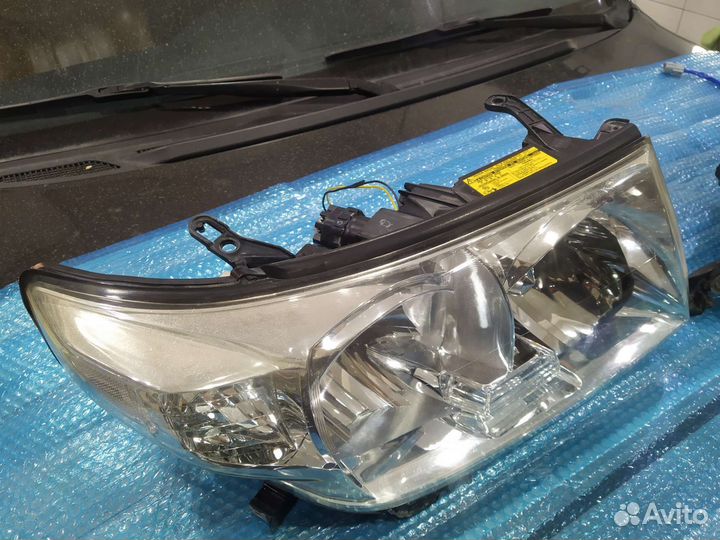 Фары на Toyota Land Cruiser 200
