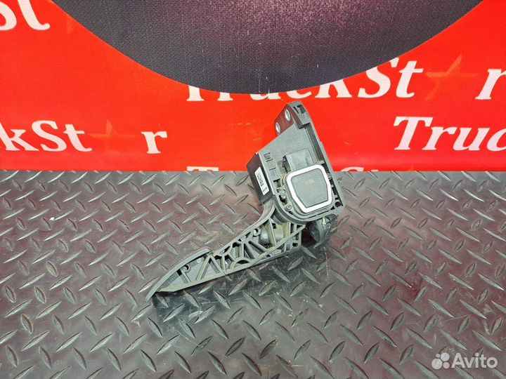 Педаль акселератора