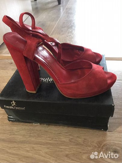 Продаются босоножки