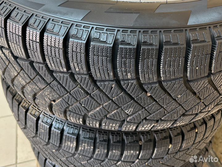 Pirelli Ice Zero FR 225/55 R17 102W