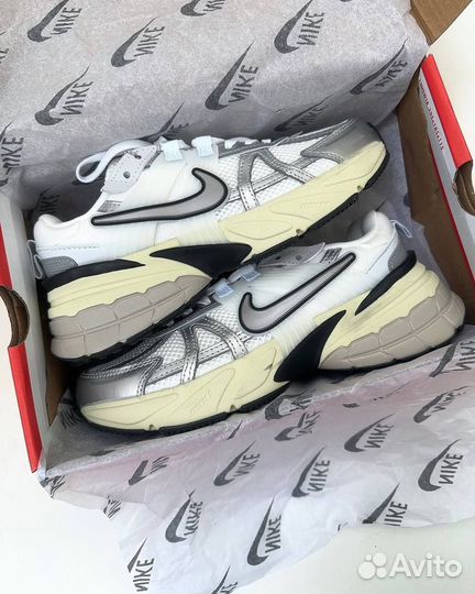 Кроссовки женские Nike