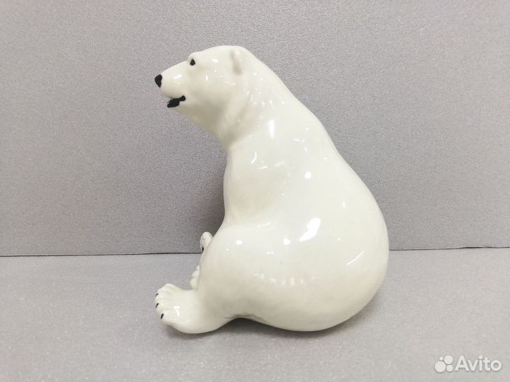 Фигурка белый медведь сидит