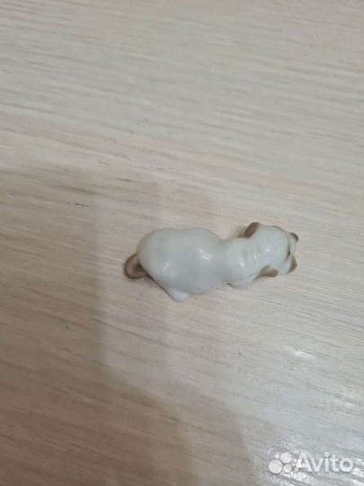 Фарфоровая статуэтка пёсик