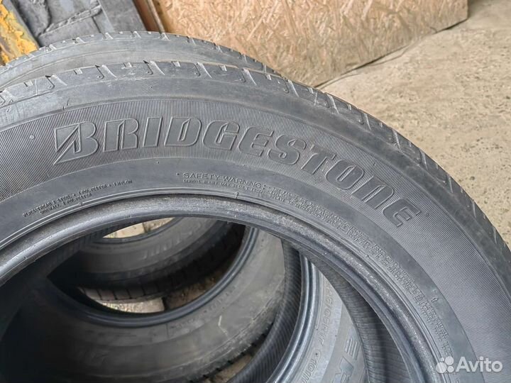 Bridgestone Dueler H/T D687 225/65 R17 101H