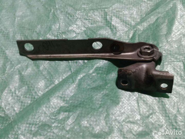 Петля капота правая Audi 80 B3