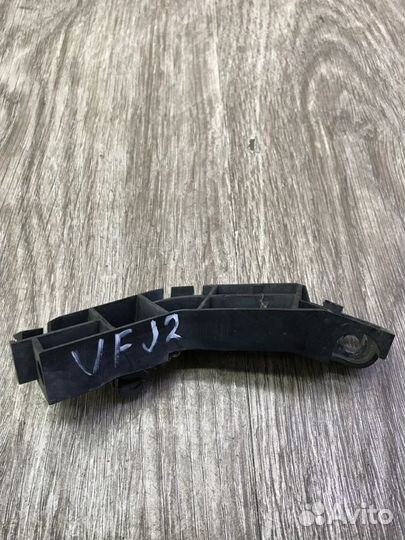 Крепление бампера переднее левое Honda Civic