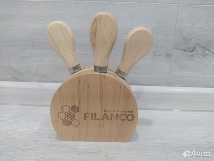 Набор ножей для сыра на подставке