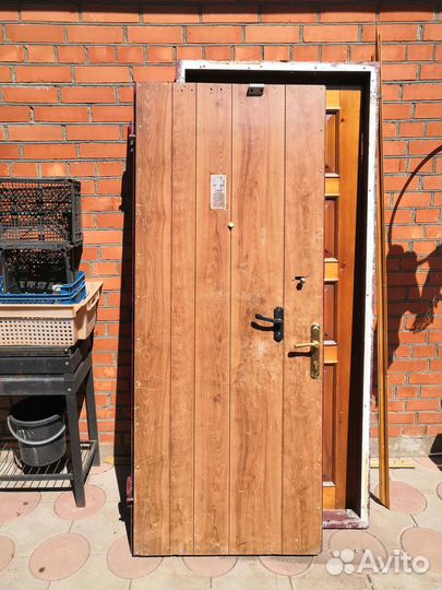 Продаётся стальная дверь