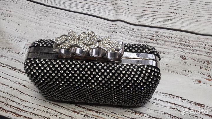 Клатч стразы, лак бежевый