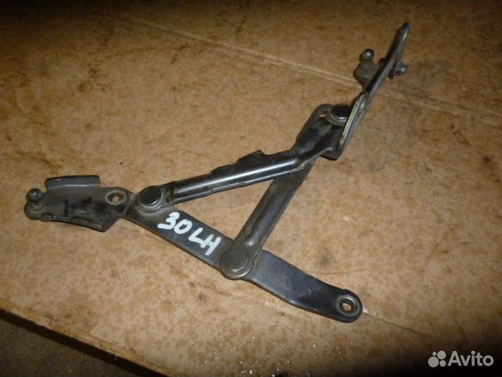 Петля крышки багажника левая mitsubishi Lancer 10