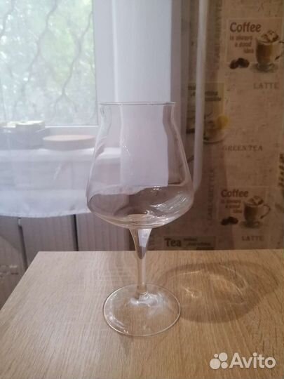 Бокал для пива на ножке