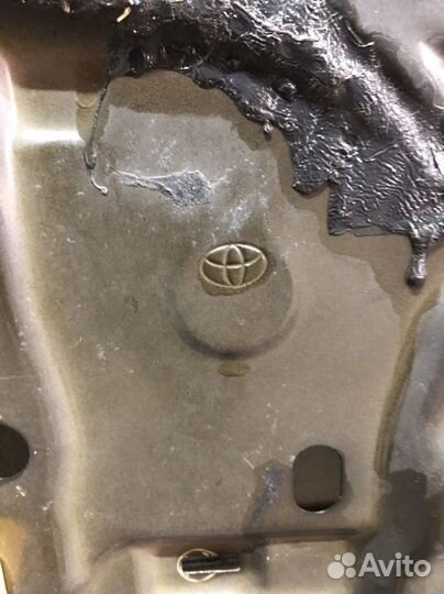 Левая передняя дверь camry 50/55