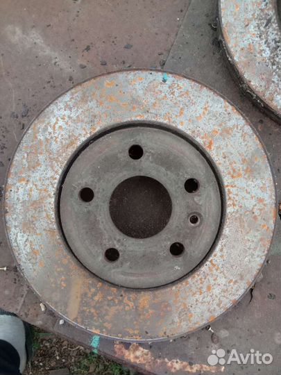 Передние диски от автомобиля Chevrolet Cruze