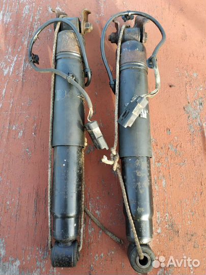 Амортизаторы задние с регулируемой жёсткостью Пежо