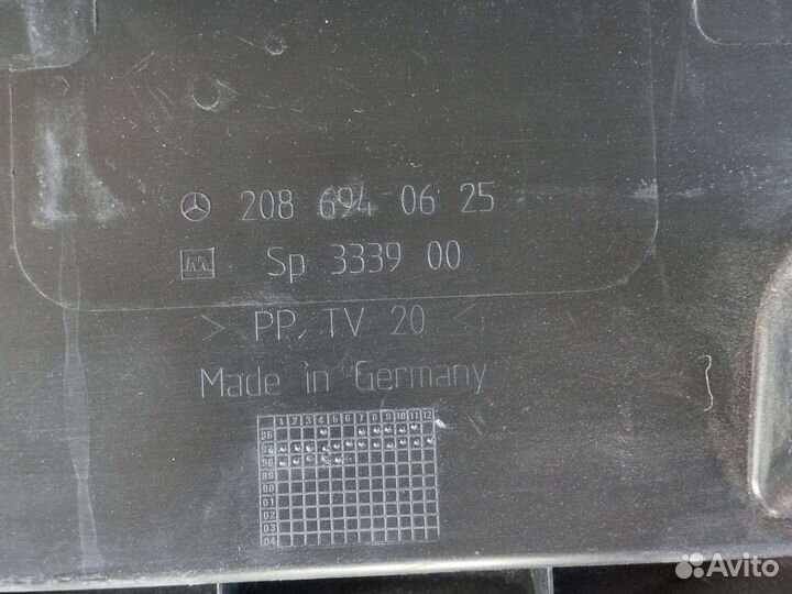 Накладка задней стенки багаж.отделения Mercedes