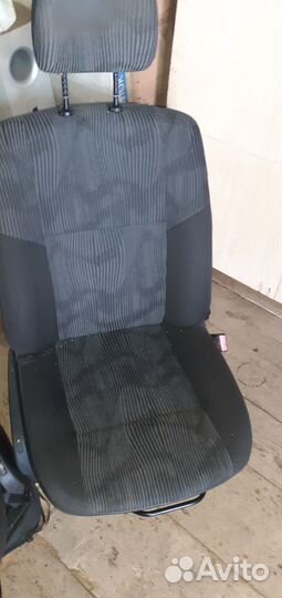 Сиденья передние Рено Логан1