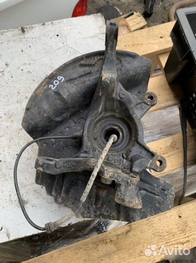 Кулак поворотный передний правый Bmw X5 E53