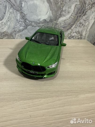 Металлическая машина BMW