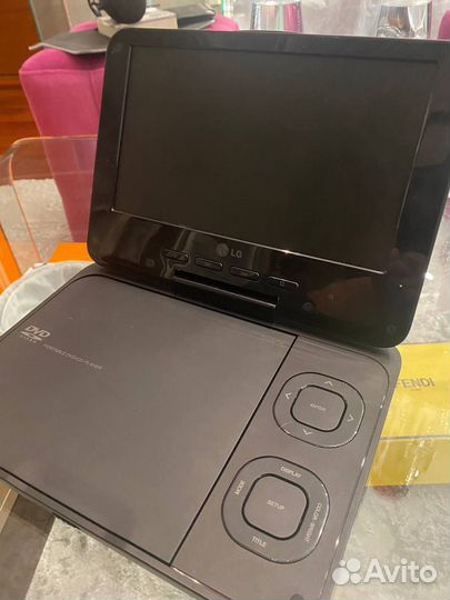 Портативный видеопроигрыватель lg