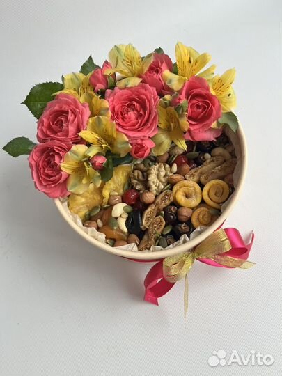 Съедобные букеты и подарки на 8 марта в наличии