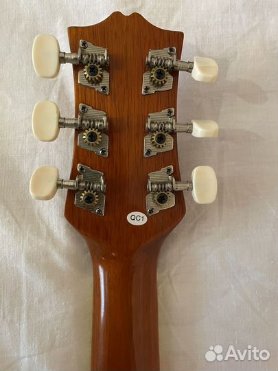 Акустическая гитара