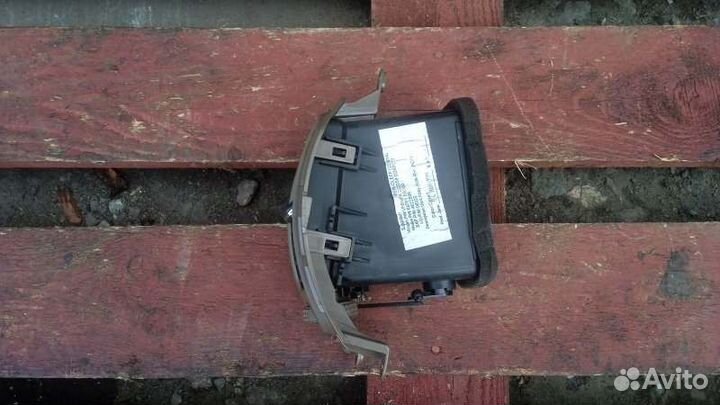 Дефлектор в торпедо левый Nissan Pathfinder R51