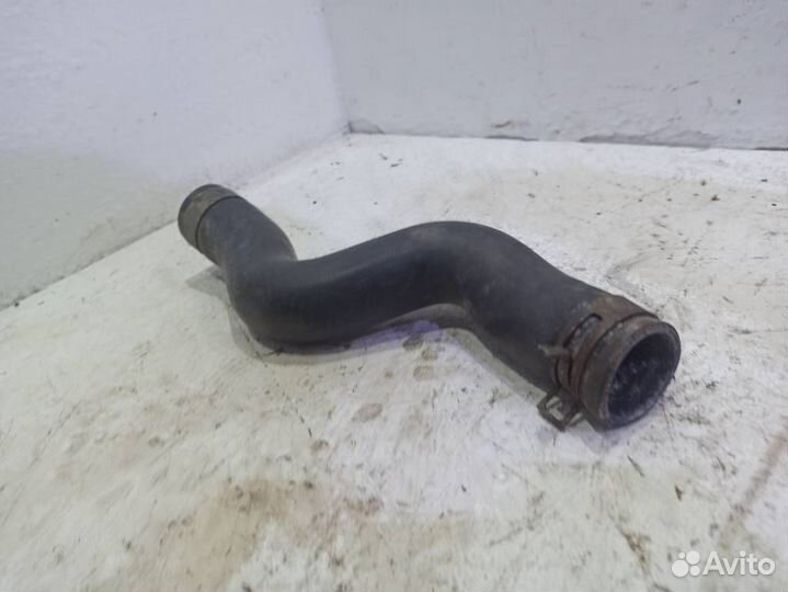 Патрубок системы охлаждения 21501AU400