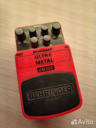 Гитарная педаль эффектов Distortion Behringer