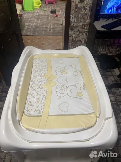 Пеленальный столик с ваночкой внутри