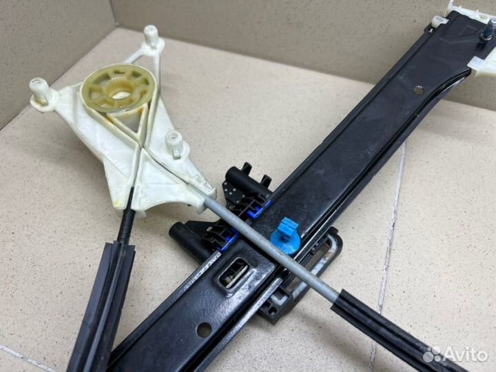 Стеклоподъемник электрический передний правый Audi