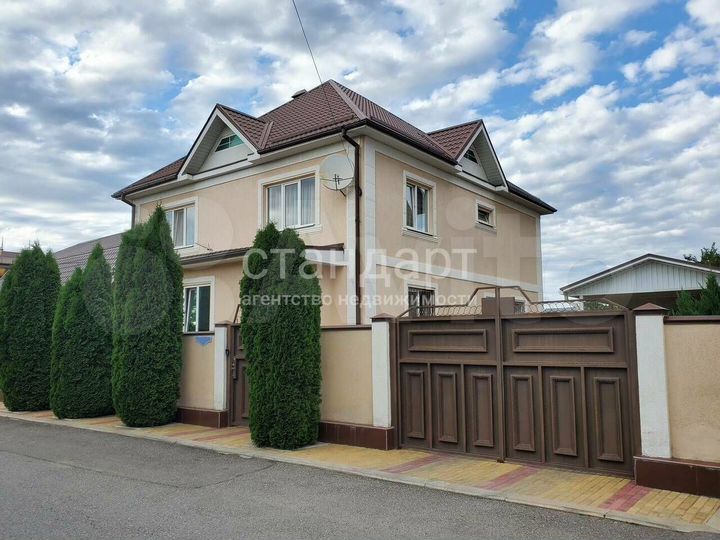 Дом 300 м² на участке 8,4 сот.