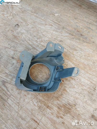 Рамка фары противотуманной правая Toyota Prius