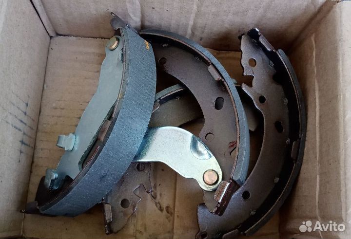 Задние барабанные тормозные колодки на Solaris