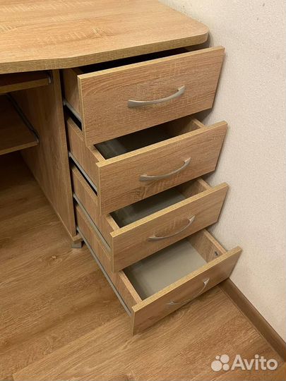 Стол компьютерный / письменный