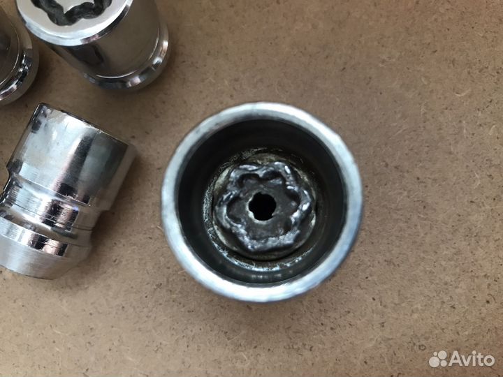 Секретки на колеса McGard