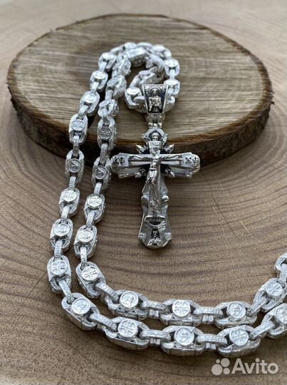 Серебряная цепь и крест