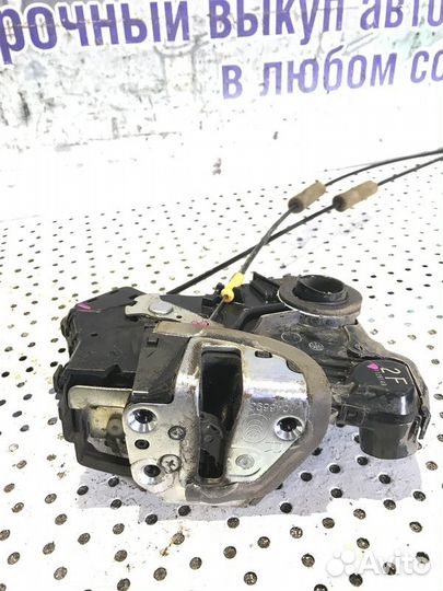 Замок двери передний правый Toyota Corolla 150