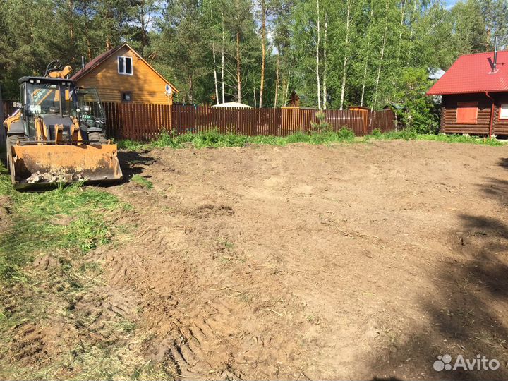 Экскаватор-погрузчик с вилами