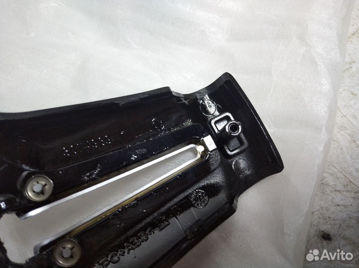 Карбоновая вставка M-Performance в руль BMW